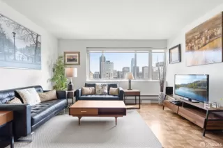 Photo #3: 425019307 Listing