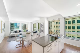 Photo #2: 425019541 Listing