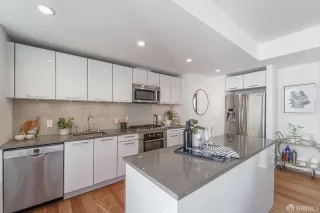 Photo #6: 425019541 Listing