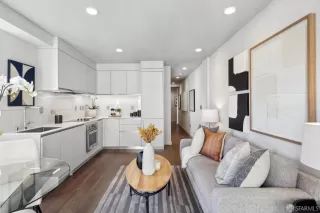 Photo #4: 425019580 Listing