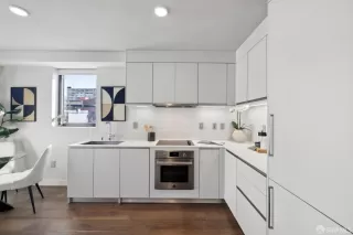 Photo #5: 425019580 Listing