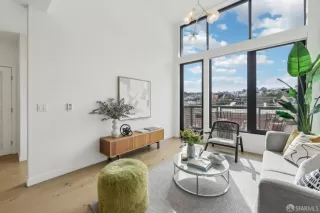 Photo #2: 425019616 Listing