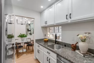 Photo #3: 425019867 Listing