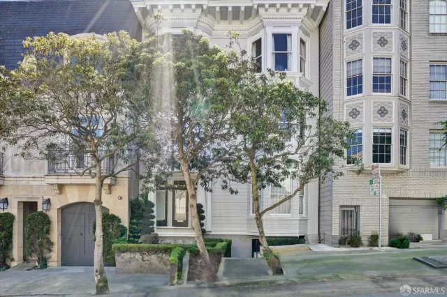 MLS: 425020682 Condo For Sale