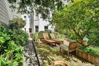 Photo #4: 425020682 Listing