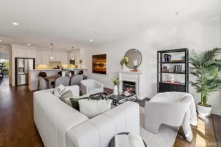 Photo #3: 425021027 Listing