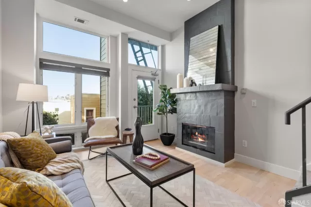 MLS: 425021234 Condo For Sale