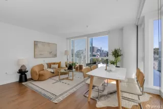 Photo #4: 425021380 Listing