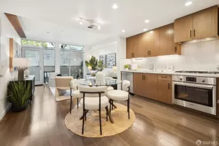 Photo #4: 425021422 Listing 