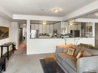 Photo #4: 425021469 Listing 