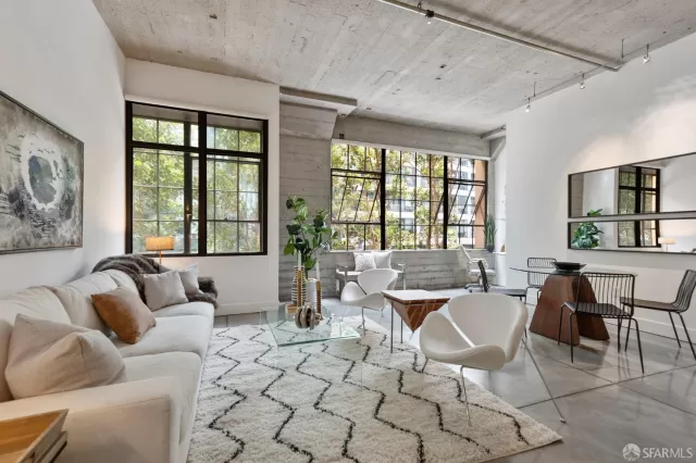 MLS: 425021501 Condo For Sale