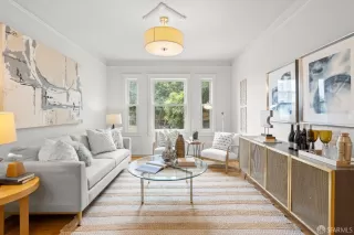 Photo #2: 425021592 Listing