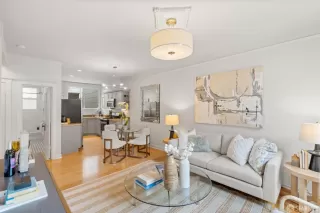 Photo #4: 425021592 Listing