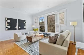 Photo #4: 425021828 Listing