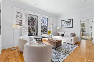 Photo #5: 425021828 Listing
