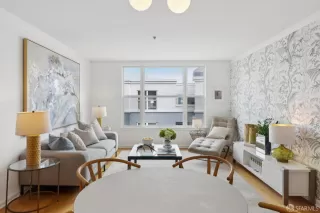 Photo #2: 425022099 Listing 