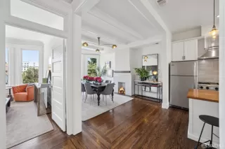 Photo #2: 425022395 Listing