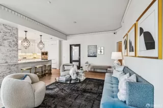 Photo #5: 425023297 Listing