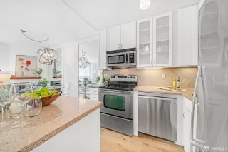 Photo #2: 425023863 Listing 