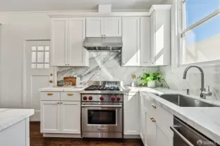Photo #2: 425023885 Listing