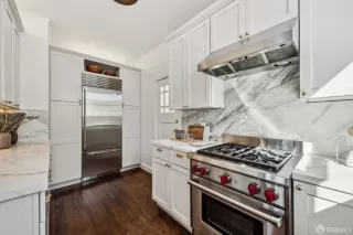 Photo #3: 425023885 Listing