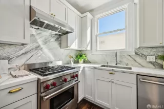 Photo #4: 425023885 Listing