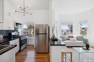 Photo #3: 425024308 Listing