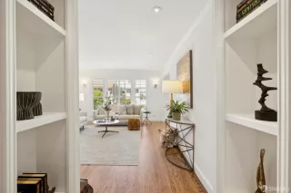 Photo #5: 425024381 Listing