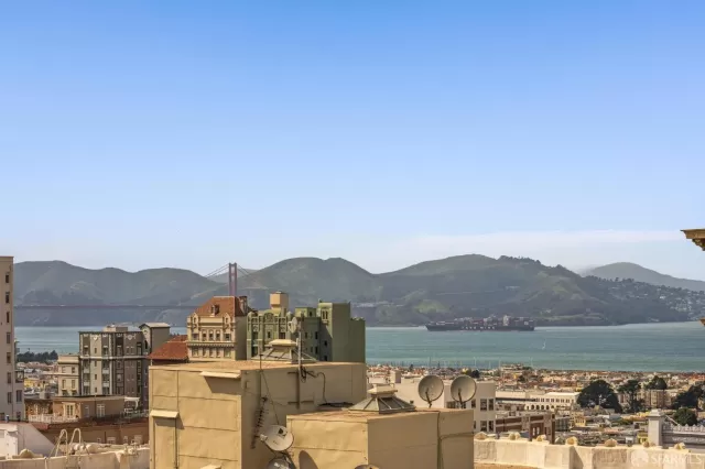 MLS: 425024443 Condo For Sale