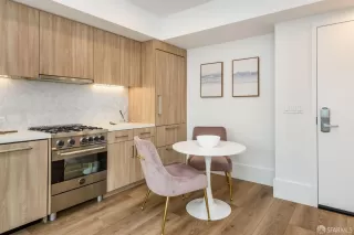 Photo #4: 425024848 Listing