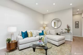 Photo #2: 425024938 Listing