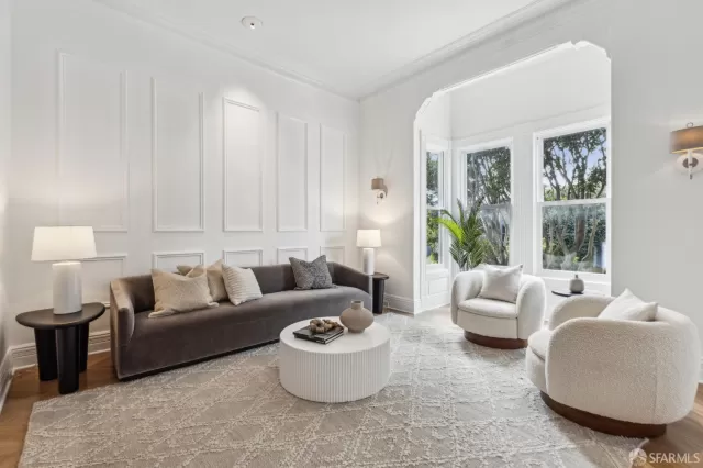 MLS: 425025055 Condo For Sale