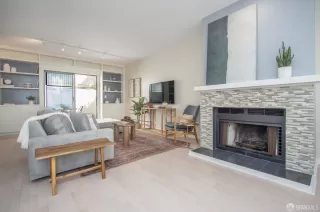 Photo #2: 425026383 Listing 