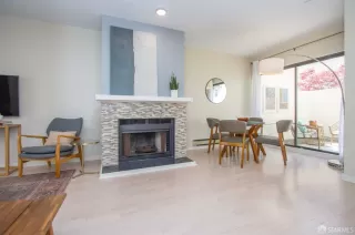 Photo #6: 425026383 Listing 