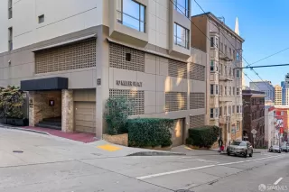 Photo #3: 425026590 Listing 