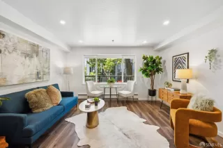 Photo #4: 425026608 Listing