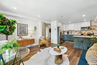 Photo #6: 425026608 Listing