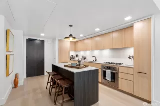 Photo #4: 425026631 Listing