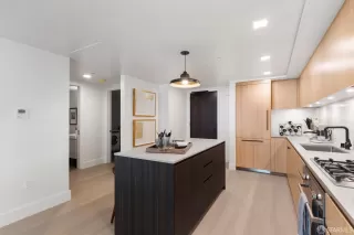 Photo #5: 425026631 Listing