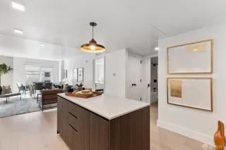 Photo #6: 425026631 Listing