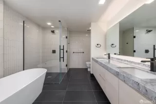 Photo #4: 425026641 Listing 