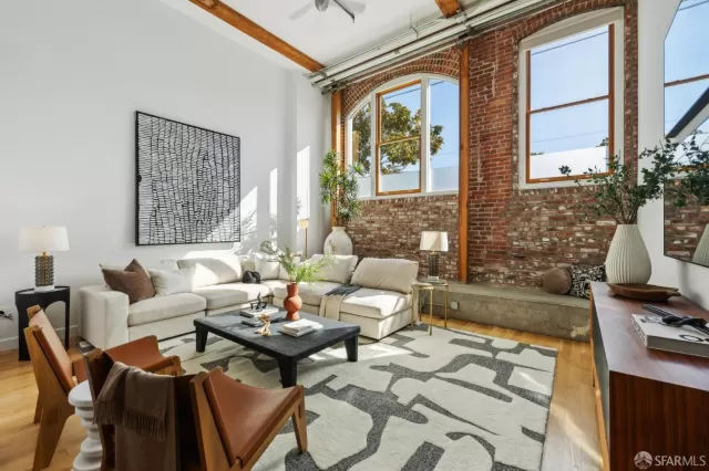 MLS: 425026693 Condo For Sale