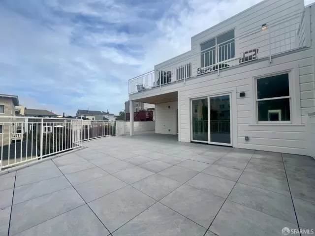 MLS: 425026851 Condo For Sale