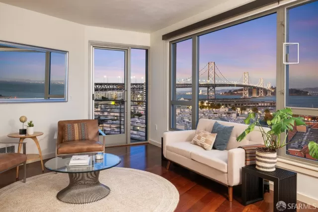 MLS: 425027419 Condo For Sale