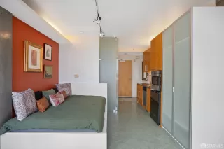 Photo #2: 425027552 Listing