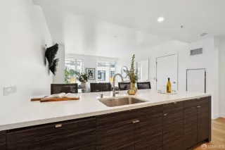 Photo #6: 425027913 Listing