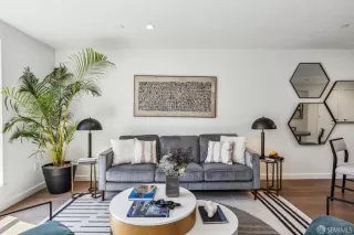 Photo #3: 425027927 Listing