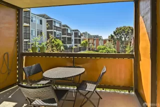 Photo #4: 425027938 Listing