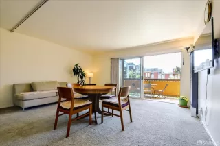 Photo #6: 425027938 Listing