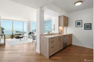 Photo #6: 425028287 Listing